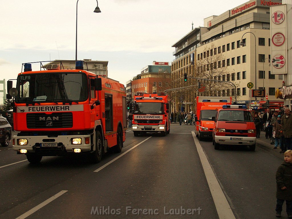 Feuer Koeln Muelheim Frankfurterstr Wiener Platz P55.JPG